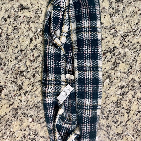 NWT! Loft plaid infinity scarf 🧣 - Picture 5 of 5